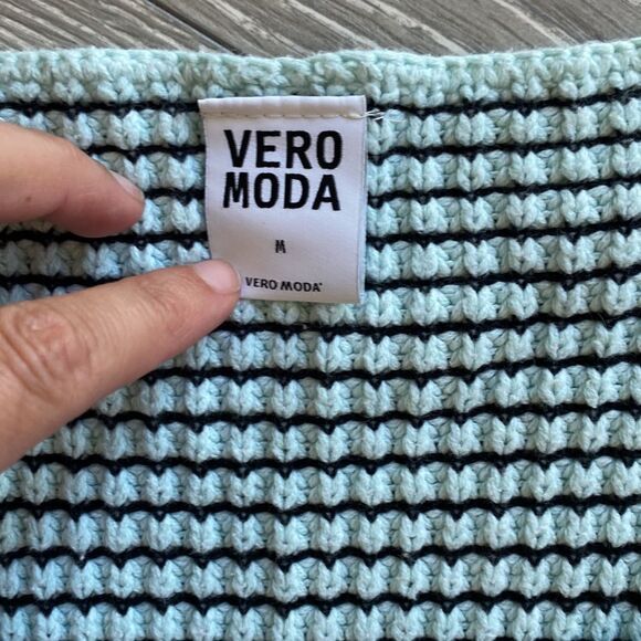 Cute Vera Modo Crop Sweater - Picture 2 of 6